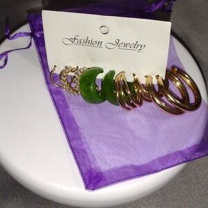 New in pack 5 pairs earrings